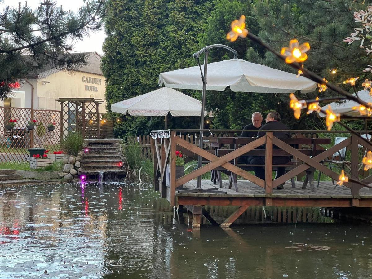 Hotel Garden Олєшніца Екстер'єр фото