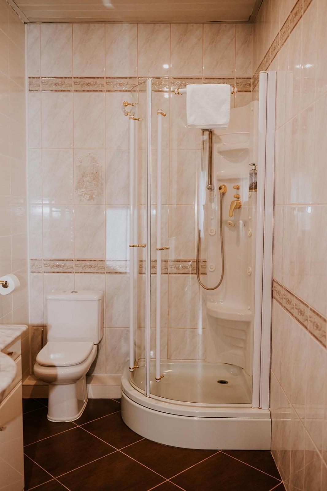 Hotel Garden Олєшніца Екстер'єр фото