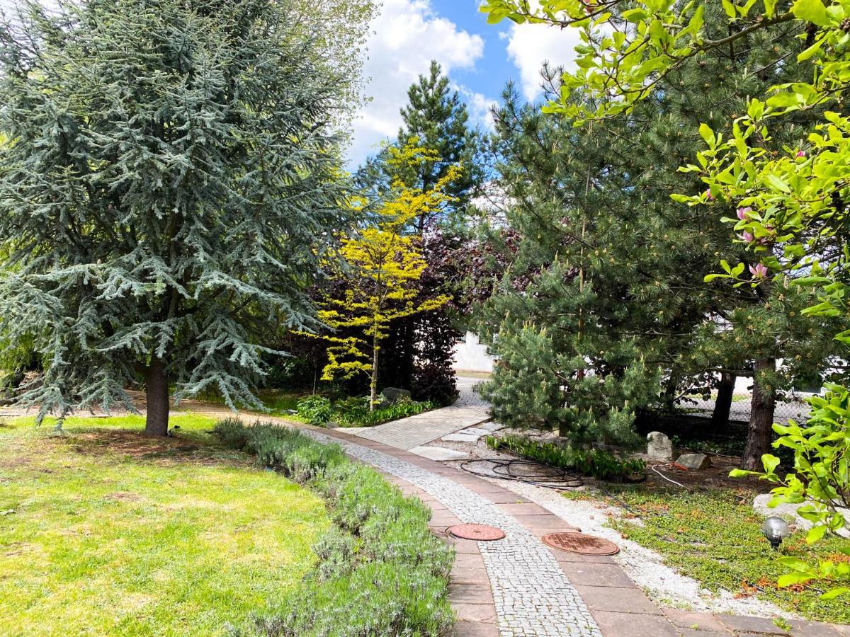 Hotel Garden Олєшніца Екстер'єр фото