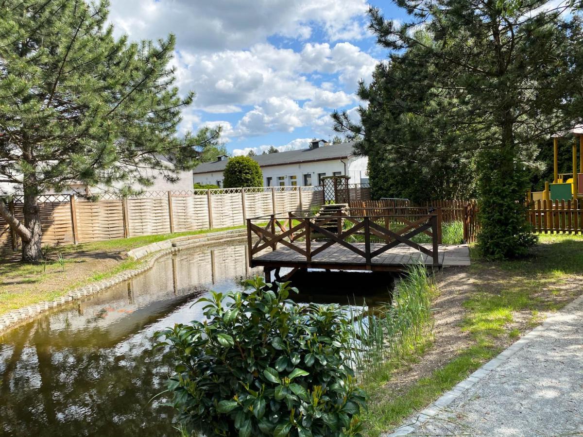 Hotel Garden Олєшніца Екстер'єр фото