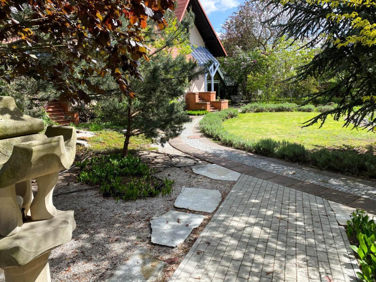 Hotel Garden Олєшніца Екстер'єр фото